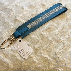 lululemon athletica Never Lost Keychain - Teal/Gold